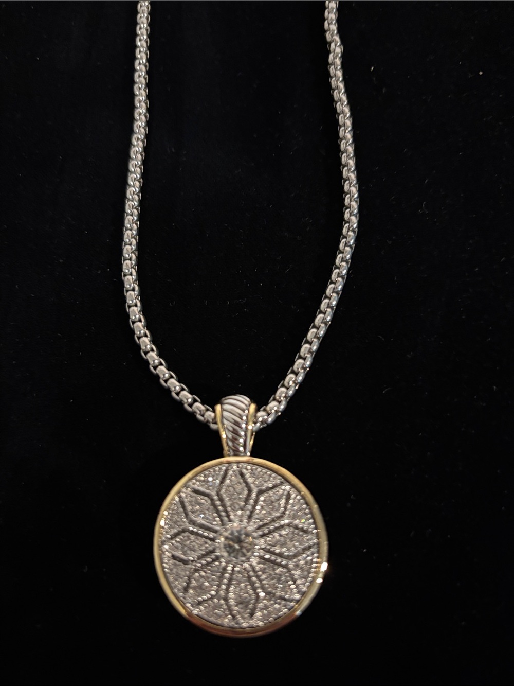 Trending crystal necklace NWT